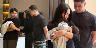Potret Al Ghazali dan Alyssa Daguise Jenguk Anak Aaliyah Massaid Usai Sah Jadi Suami Istri, Belajar Gendong