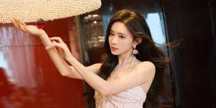 Potret Ala Summer Meng Ziyi Terbaru di Weibo, Tampil Bak Peri Dengan Outfit Pink Gemas 
