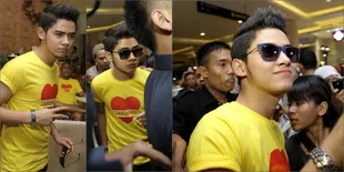 Potret Aliando Syarief Berkejaran Dengan Fans, Ganteng Banget!
