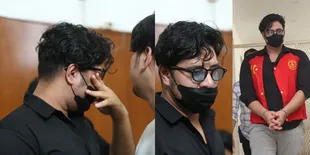 Potret Ammar Zoni Menangis Dituntut 1 Tahun Penjara Atas Kasus Narkoba, Tak Ditemani Irish Bella - Peluk Adik