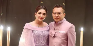 Potret Anang Hermansyah Dimaskerin Ashanty, Mengaku Wajahnya Dipermak dan Putih Jadi Zombi