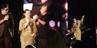 Potret Andre Taulany Duet Bareng Ayu Ting Ting di Konser Dangdut Dangdutan