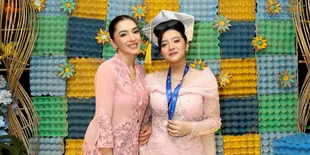 Potret Angel Karamoy Rayakan Wisuda Anak, Dampingi Lovely di Momen Kelulusan