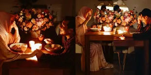 Potret Anniversary Pertama Dian Pelangi - Sandy Nasution, Romantis walau Hanya Makan Mie Goreng dan Pakai Daster