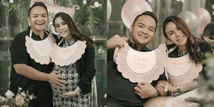 Potret Baby Shower Momo Geisha, Bahagia Bersama Suami dan Sahabat
