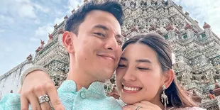 7 Potret Billy Davidson dan Patricia Devina Liburan Tanpa Anak di Thailand, Jajal Pakai Baju Tradisional