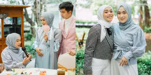 Potret Cantiknya Penampilan Ririe Fairus di Acara Gender Reveal Ria Ricis, Kelihatan Bahagia dan Makin Glowing