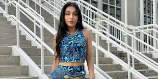 7 Potret Denada Pakai Baju Adat Kalimantan di ZinCon 2025, Dipuji Cantik oleh Bule-Bule