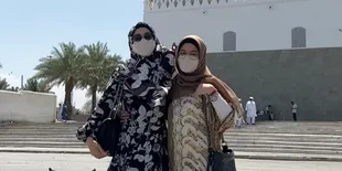 Potret Desy Ratnasari Umrah Bareng Putri Semata Wayangnya, Netizen Ikut Doakan Dapat Jodoh Terbaik