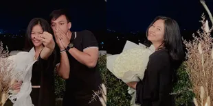 Potret Detik-Detik Adinda Azani Dilamar Kekasih, Teman Komplek yang Sudah 14 Tahun Memendam Rasa