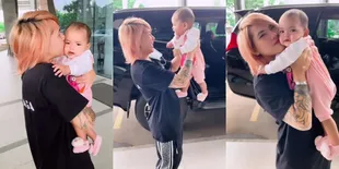 Potret Evelyn Nada Anjani Mantan Istri Aming Pasca Opname, Lepas Rindu dengan Anak Asuh Saat Dijemput di Rumah Sakit