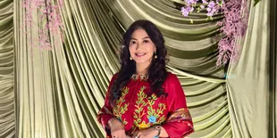 Potret Gaya Kondangan Bella Saphira, Cantik dengan Outfit Serba Merah - Terlihat Awet Muda