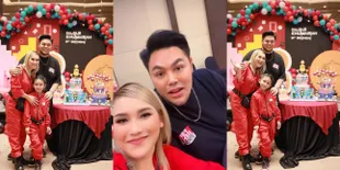 Potret Ivan Gunawan Saat Hadiri Ulang Tahun Bilqis, Foto Bertiga Bikin Netizen Baper - Disebut Sudah Mirip Keluarga