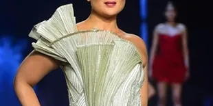 Potret Kareena Kapoor di Lakme 2021, Perdana Setelah Lahirkan Anak Kedua - Panen Cibiran Netizen India