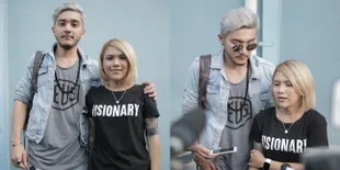 Potret Kedekatan Evelyn Anjani dan Isa Khan Dikerumuni Awak Media