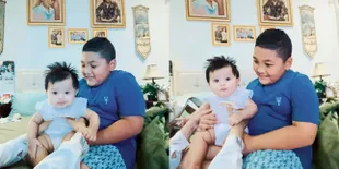 Potret Kellen Perdana Gendong Baby Ameena Anak Atta dan Aurel, Bikin Krisdayanti Tegang