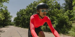 Potret Kelly Tandiono Bersepeda Naiki Tanjakan Brutal Sepanjang 21 KM di Gunung Ventoux Prancis