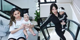 Potret Kezia Toemion Kembaran dengan Kelly Sang Putri, Hot Mom dan Cute Baby dalam Balutan Baju Branded