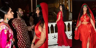 Potret Kim Kardashian di Acara Pernikahan Radhika Merchant - Anant Ambani, Cantik Pakai Sari India - Jadi Tamu Kehormatan