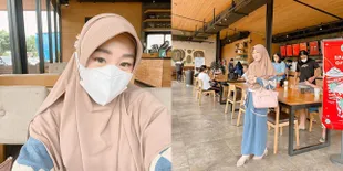 Potret Larissa Chou Ngopi Cantik, Teman Ngedatenya Nggak Kalah Cute Lho
