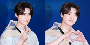Potret Lee Jong Suk Tampil Santai Pakai Kaos Tapi Tetep Memesona, Boyfriend-able Nggak Kayak Usia 30-an