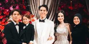 Potret Lesti Kejora di Resepsi El Rumi & Syifa Hadju, Abang L Happy Dicium Mempelai