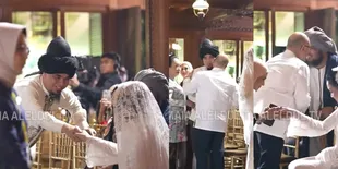 Potret Maia Estianty Salaman dengan Ahmad Dhani dan Mulan Jameela di Pengajian Pernikahan Al Ghazali, Akur