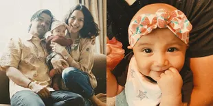 Potret Manis Baby Surinala Anak Putri Marino & Chicco Pakai Bando