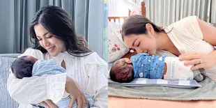 Potret Manis Jessica Iskandar Saat Momong Baby Verhaag, Gaya Hot Mom Ganti Popok Sampai Menyusui