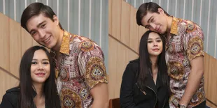 Potret Mesra Aura Kasih dan Suami Umumkan Kehamilan Anak Pertama