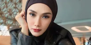 7 Potret Mulan Jameela dan Dul Jaelani Rayakan Ultah Bersama, Sederhana dengan Keluarga