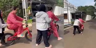 7 Potret Nagita Slavina Belajar Naik Sepeda Roda Dua, Tetap Semangat Meski Dikit-Dikit Oleng - Dipegangin Mbak Lala