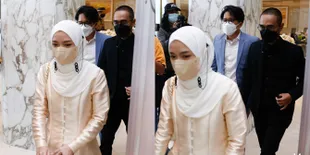 Potret Nissa Sabyan dan Ayus Datang Bersama ke Pernikahan Ria Ricis dan Teuku Ryan