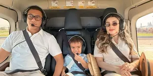 7 Potret Nourah Sheivirah dan Teuku Rafly Ajak Anak Naik Helikopter, Seru