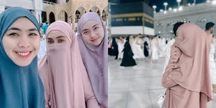 Potret Oki Setiana Dewi dan Dua Adiknya Naik Haji Bareng, Ria Ricis Tampak Teduh Pakai Cadar - Cium Ka'bah