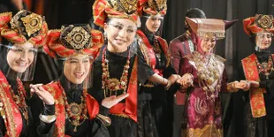Potret Para Bridesmaid di Malam Bainai Lesti Kejora, Tak Kalah Cantik Dari Calon Pengantin