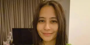 Potret Prilly Latuconsina Tampil Apa Adanya, Tanpa Make Up dan Pakai Daster