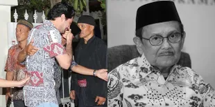 Potret Reza Rahadian Tiba di Rumah Duka BJ Habibie, Tak Kuasa Menahan Tangis