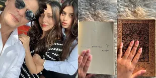 Potret Suhana Khan Pamer Buku Jurnal Akting Pemberian Shahrukh Khan, Notesnya Bikin Baper