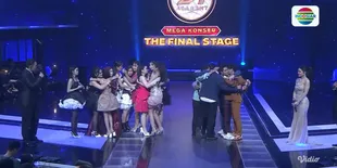 Potret Tangis Haru Para Alumni D Academy 7 di Panggung Mega Konser