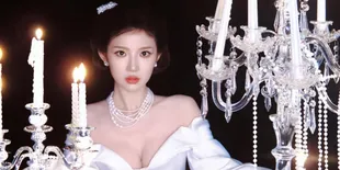 Potret Terbaru Zhang Miao Yi dengan Dress Putih, Kecantikannya Setara Mutiara yang Berkilau