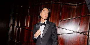 7 Potret Vidi Aldiano di Konser Laleilmanino yang Pucat Disorot, Bikin Haru