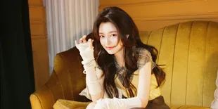 Potret Xu Ruohan Tampil Fun di Unggahan Terbaru dengan Gaya Natural dan Playful Chic