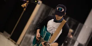 Potret Yu Shi saat Jalani Latihan di Studio Musik, Tampak Kharismatik