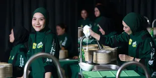 Potret Zaskia Mecca Adu Cepat Cuci Piring dengan Kereta Whoosh, Siapa Pemenangnya? 