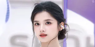 Potret Zhang Jingyi di Update Weibo Terbaru yang Tampil Bareface, Aura Cantiknya Tetap Terpancar