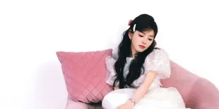 Potret Zhang Ruonan Tampil Cantik dengan Makeup Flawless