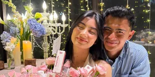 Pratama Arhan dan Inka Andestha Makin Go Public, Dinner Romantis Beri Buket Bunga Pink