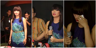 Preskon - Zaskia Gotik Menangis Umumkan Putus Dari Tunangan