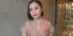 Potret Prilly Latuconsina Kondangan Bareng Omara di Pernikahan Mantan Asisten